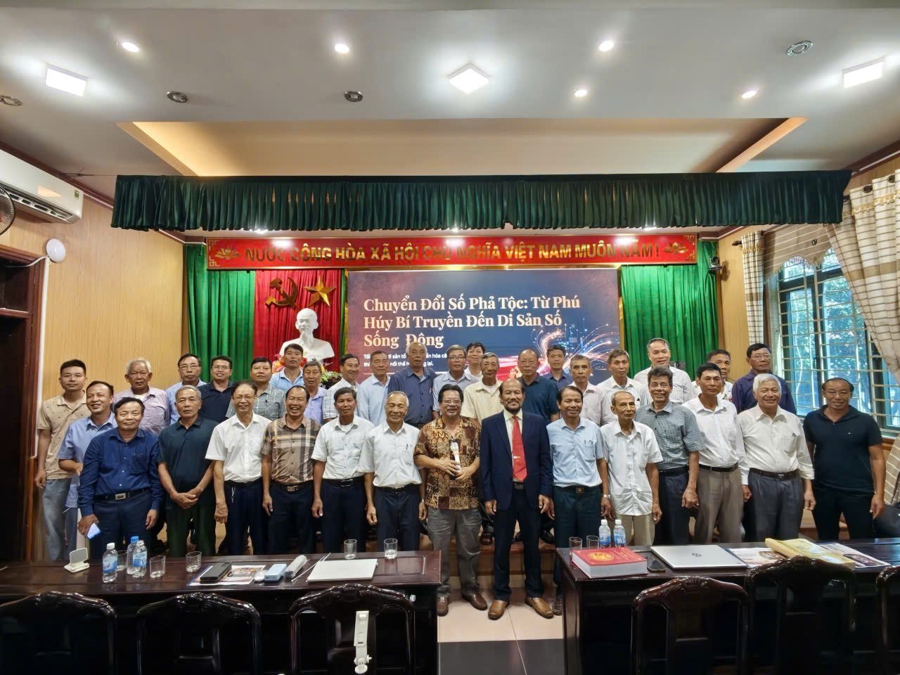 Hội đồng họ Phạm Hưng Yên tập huấn chuyển đổi số gia phả · Tin Tức · Sáng Kiến Hưng Gia